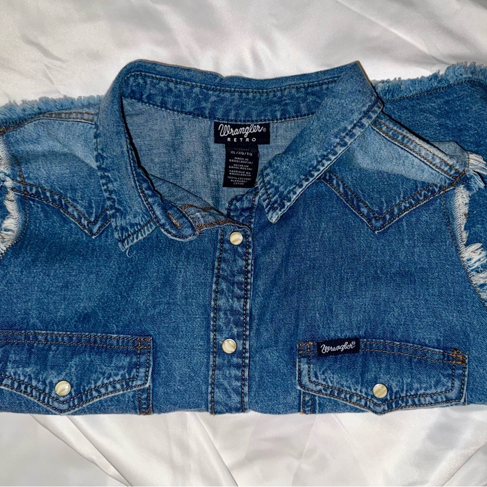Wrangler Blue Denim Crop Vest - Picture 4 of 5